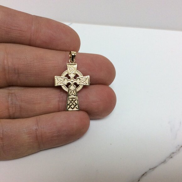 14k Solid Yellow real Gold Celtic Cross 1.60 Grams Religious Charm 1 1/4 Inches - Picture 5 of 8